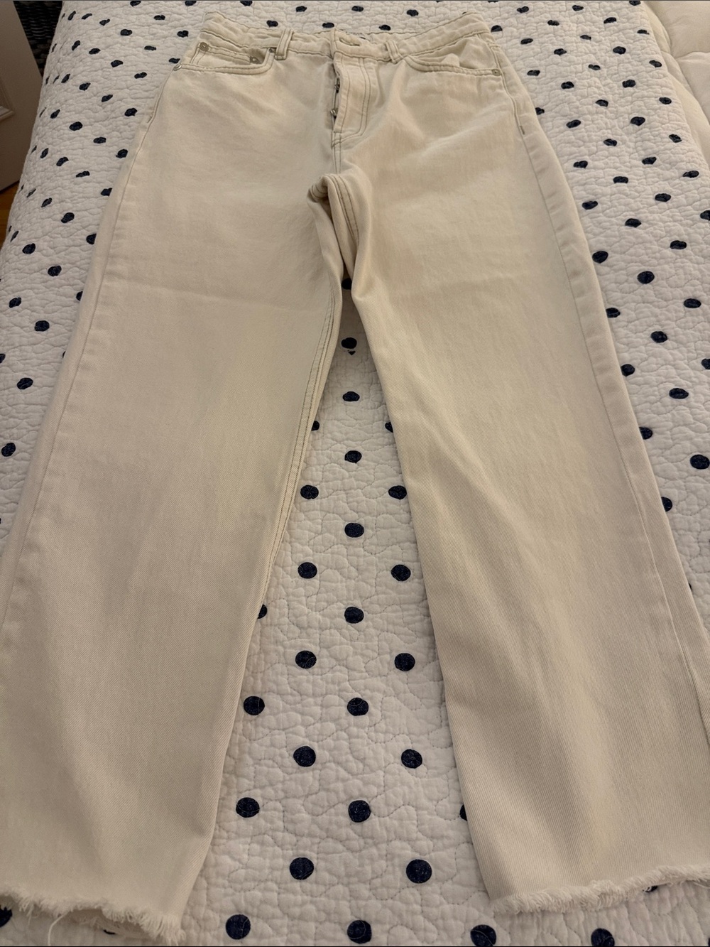 Zara Button-Fly Jeans in Cream size 8
Button front